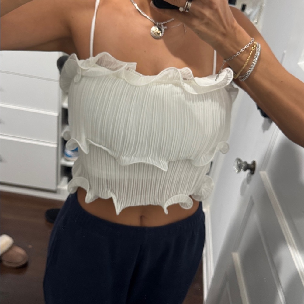 Lush Elegant White Ruffled Women's Top
never worn
size s - Picture 2 of 5
